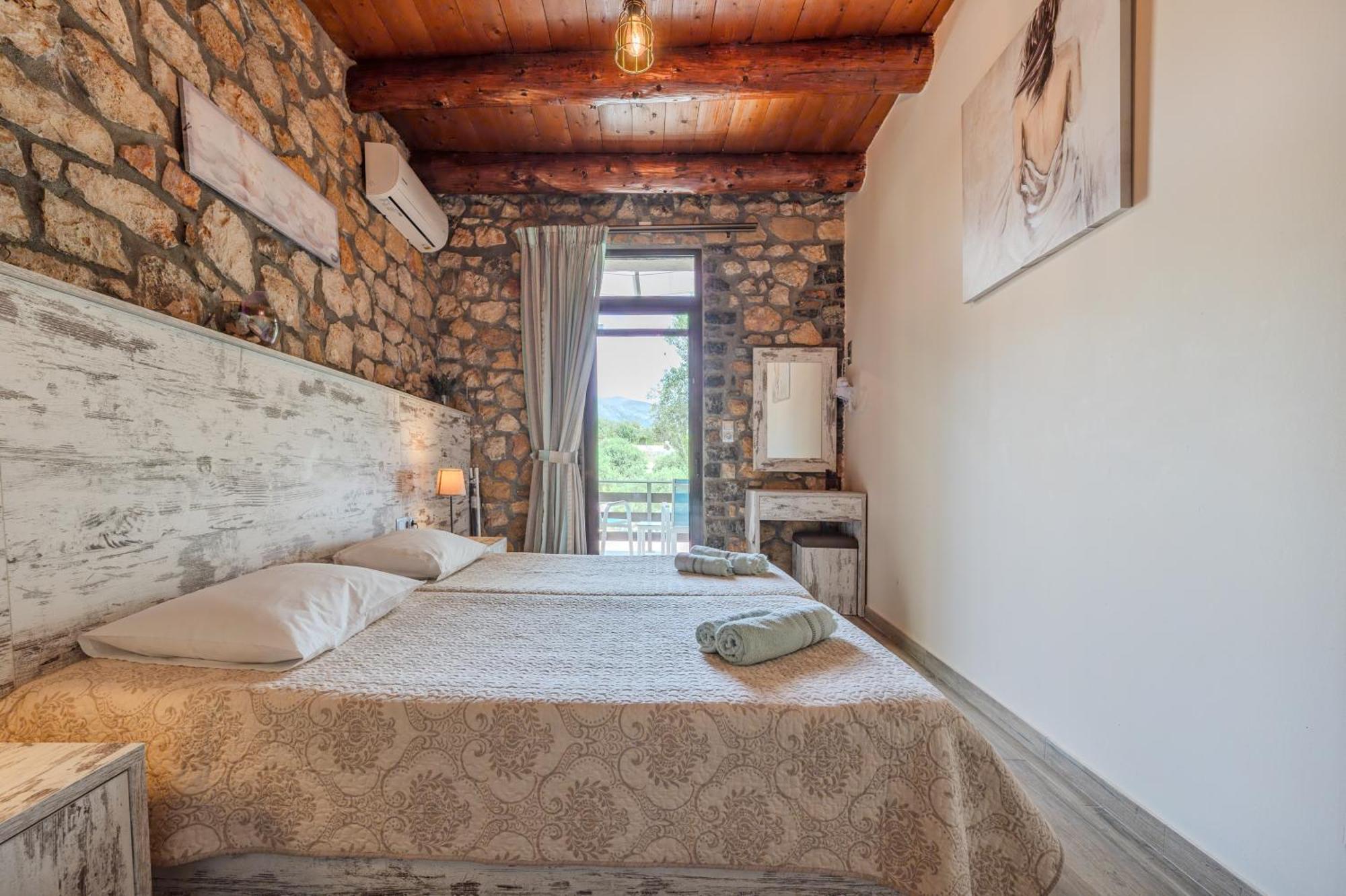 Souda Bay Cottage プラキアス エクステリア 写真