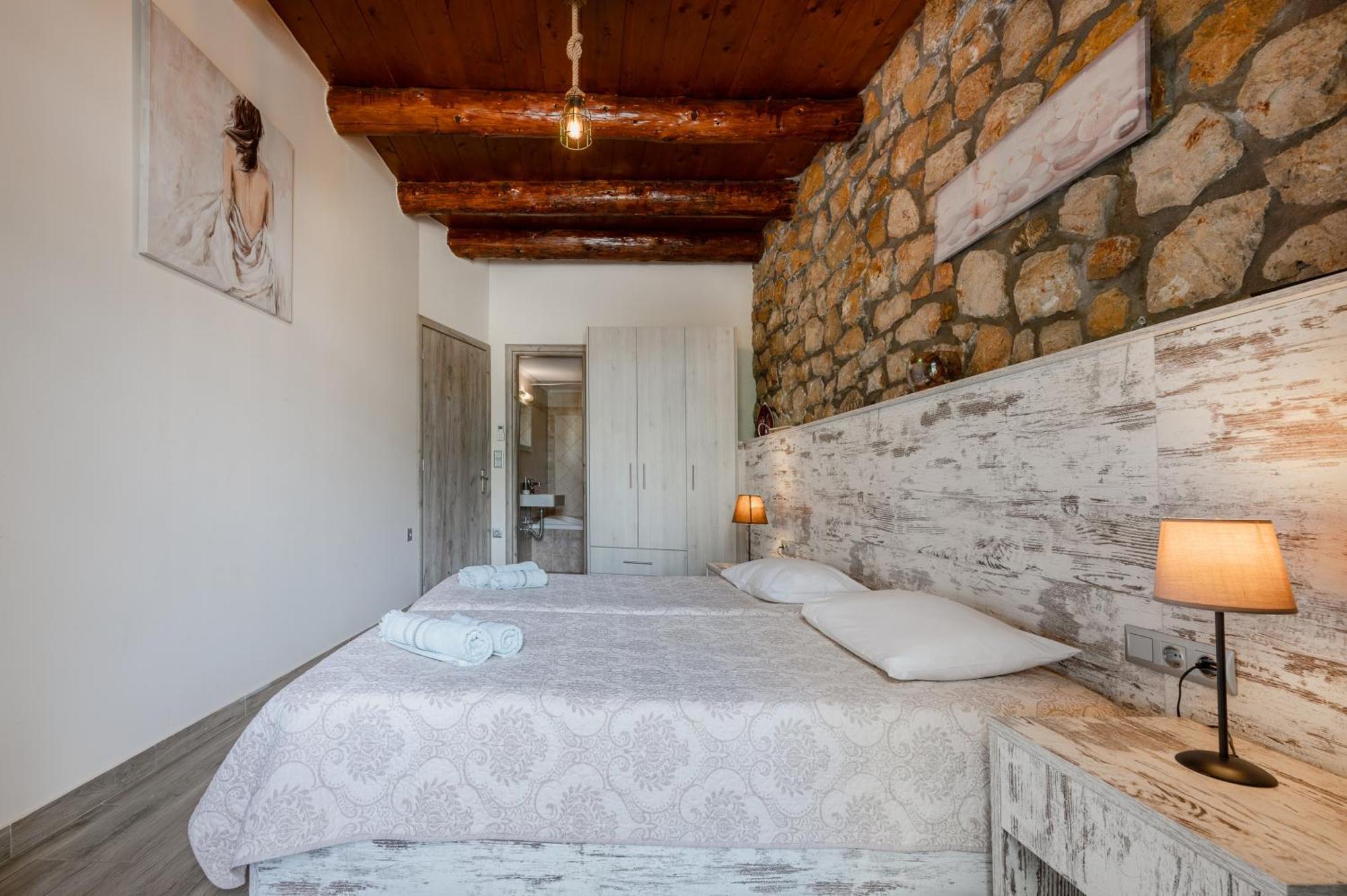 Souda Bay Cottage プラキアス エクステリア 写真